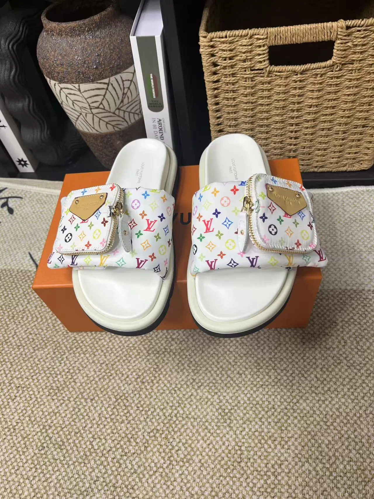 P380 yuan LV Louis Vuitton Full of high-end feel! A popular model among bloggers at home and abroad, it’s retro and fashionable, and looks stunning on your feet! Mainly recommended model on the official website★ ━━━━━ ЅᏇєєt ━━━━━ ▪️Upper: original calfskin ➕5D printing process ▪️Inner: imported mixed sheepskin ▪️Outsole: original molded foam outsole ▪️Size: Female 35-40 Men's 39-44 (women's 41 men's 45)